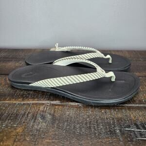 NEW Olukai Ho'Opio Womens Size 7 Sandals Flip Flop Thong Flat Striped White Gray